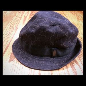 Black and brown monogram canvas Gucci bucket hat M